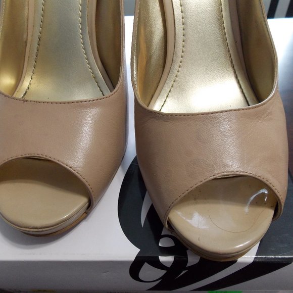 Size 10M Nine West Heels - Picture 3 of 8